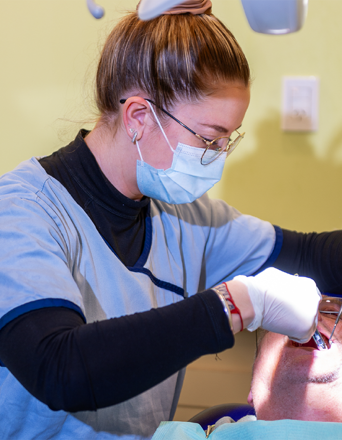 Implantología, Rehabilitación dental, Limpieza dental, Operatoria dental, Endodoncia mecanizada, Ortopedia y ortodoncia, Estética dental en Bahía Blanca - Consultorio odontológico privado.