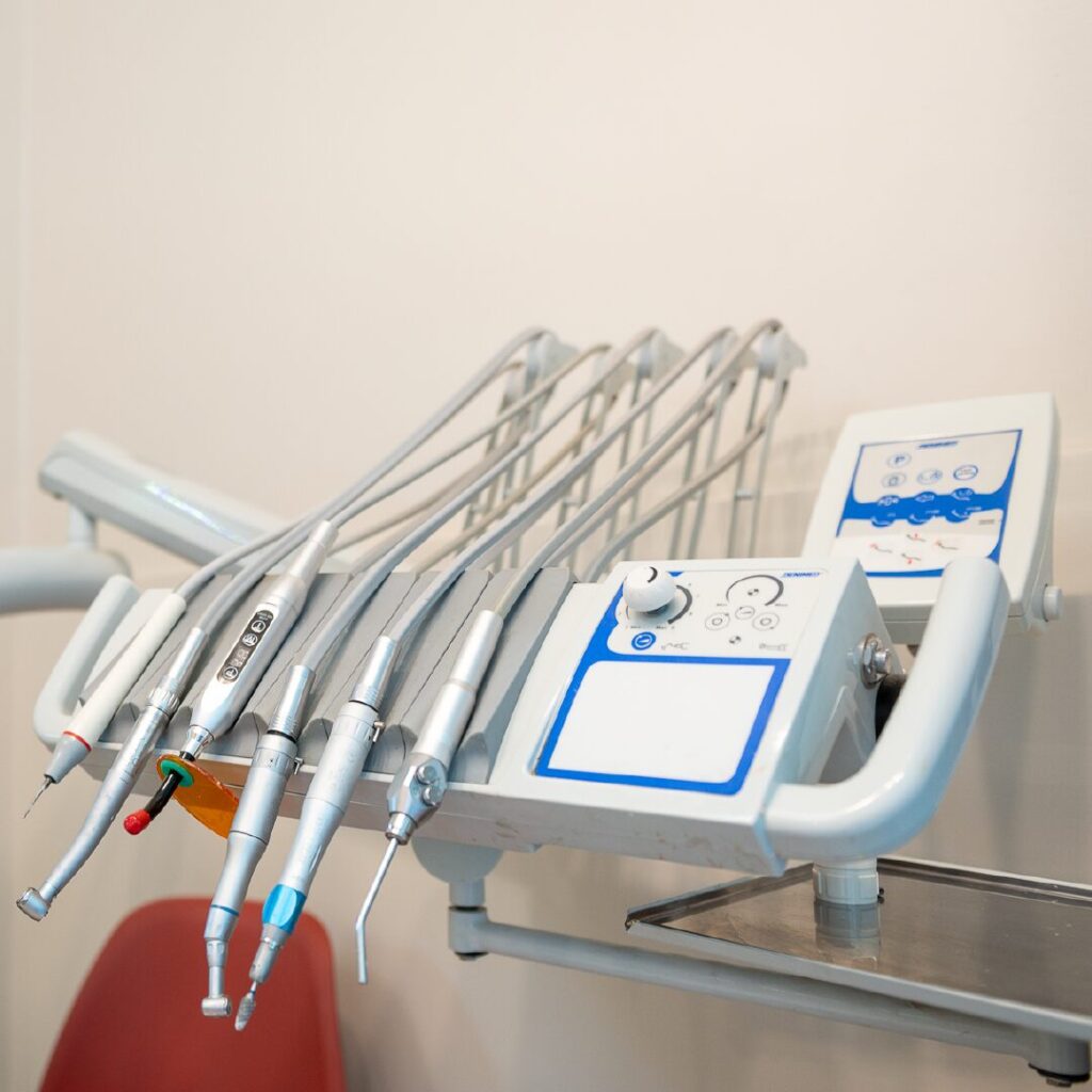 Implantología, Rehabilitación dental, Limpieza dental, Operatoria dental, Endodoncia mecanizada, Ortopedia y ortodoncia, Estética dental en Bahía Blanca - Consultorio odontológico privado.
